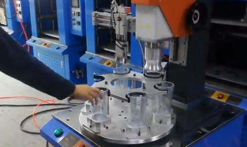 如何用超聲波塑料焊接機(jī)加工車燈