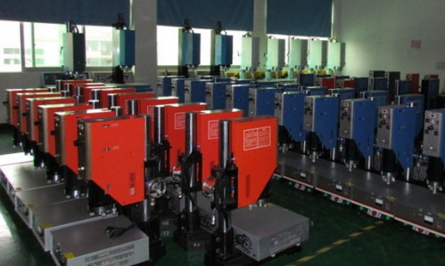 多臺超聲波焊接機(jī).jpg
